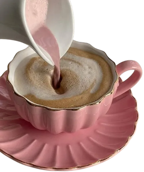 Taza de café rosa con arte latte